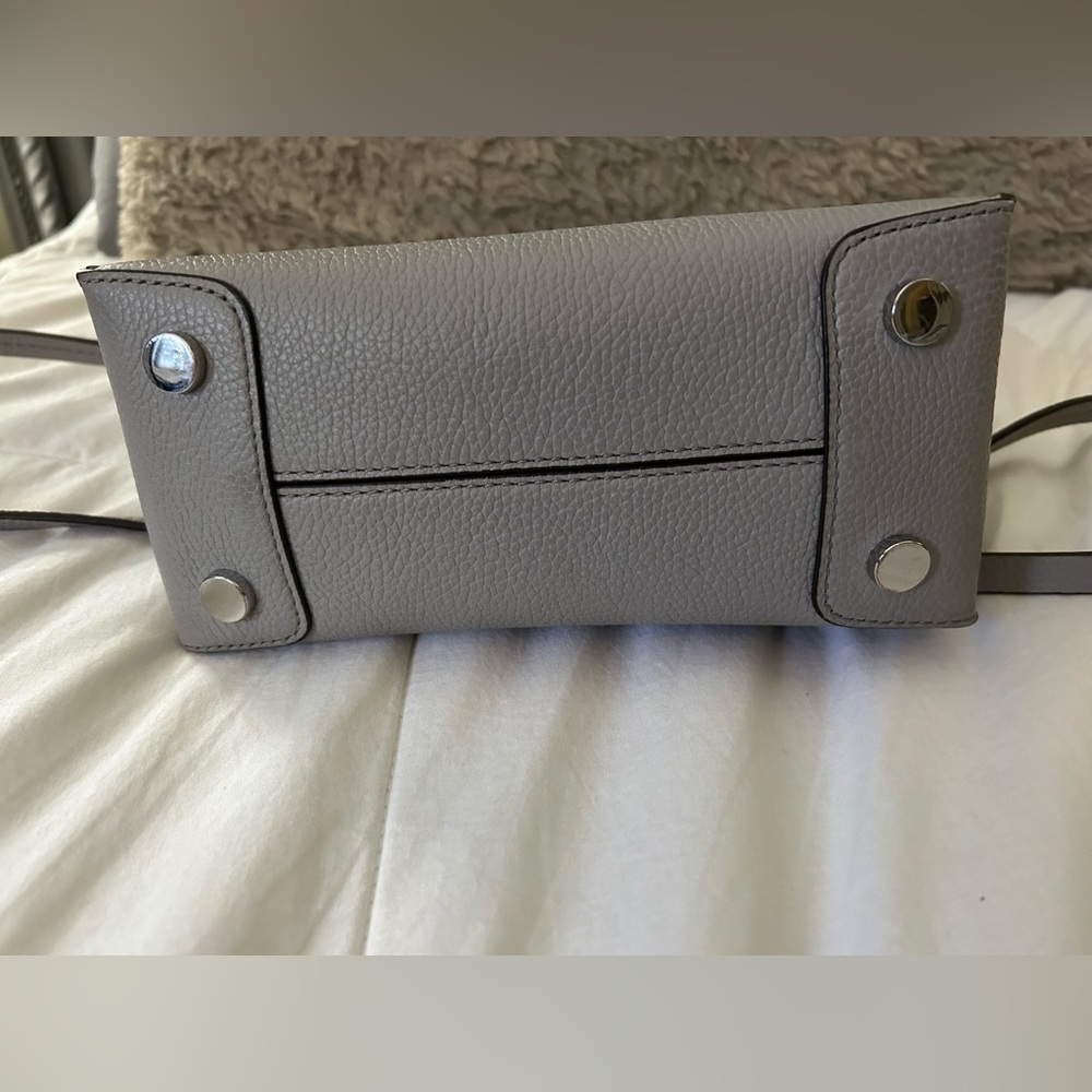 🎉 Host Pick 🎉 Michael Kors Gray Leather Tote Bag - Picture 4 of 12